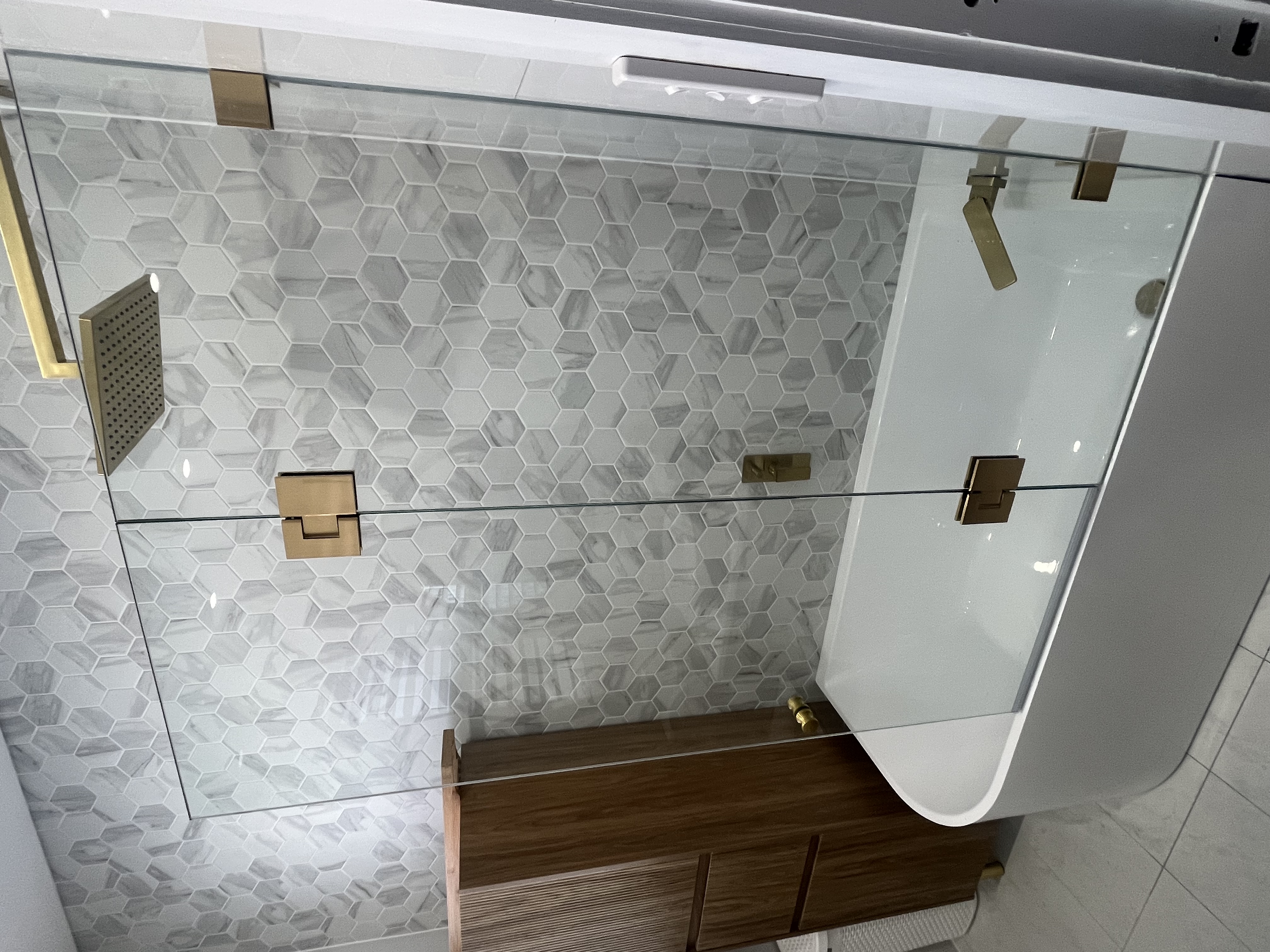 6a2f899f7990aBath screen-BG.jpg